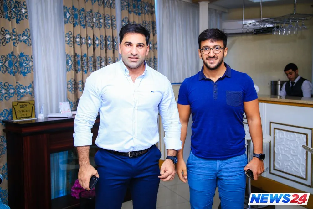 Azərbaycanlı müğənninin gəlinsiz toyundan - FOTOLAR