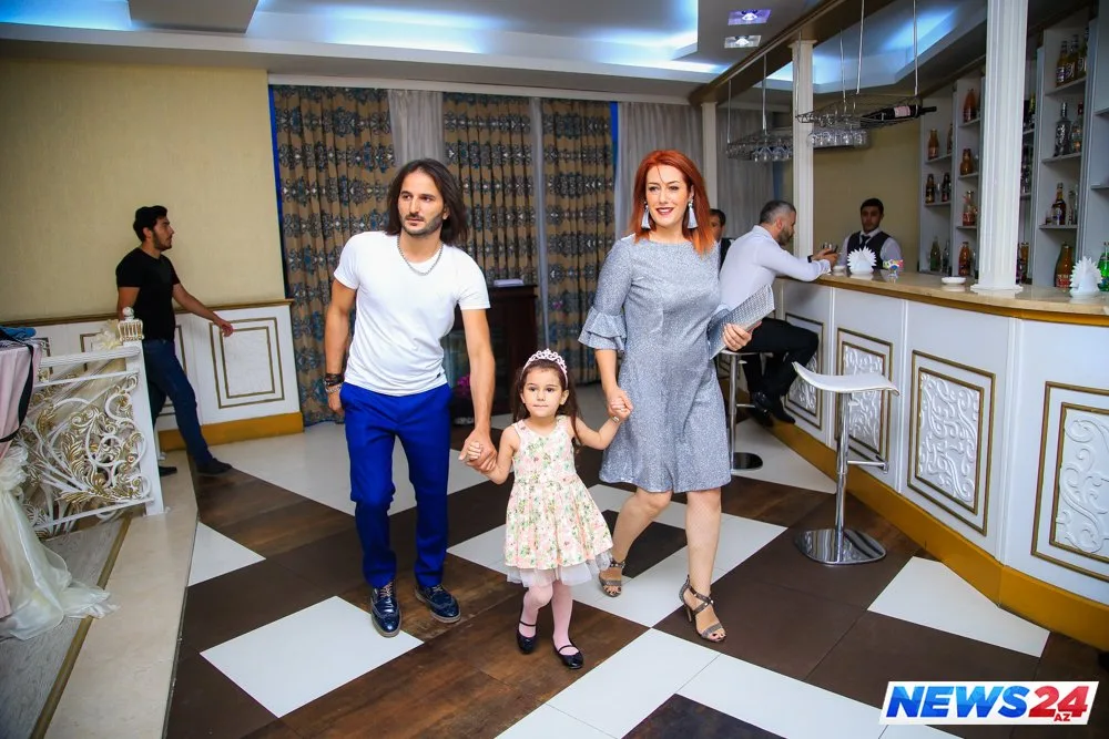 Azərbaycanlı müğənninin gəlinsiz toyundan - FOTOLAR