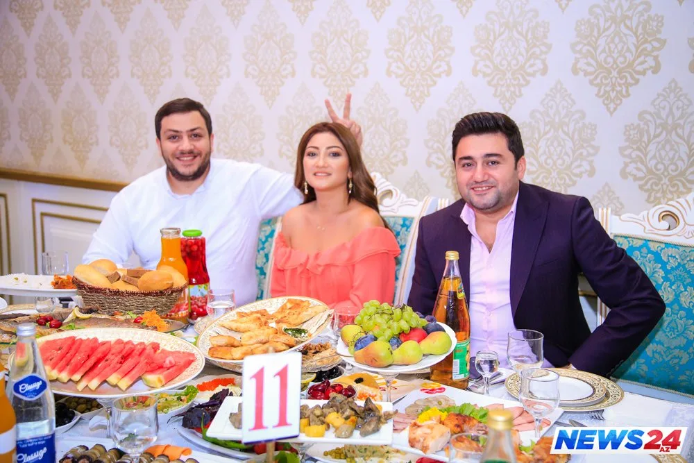 Azərbaycanlı müğənninin gəlinsiz toyundan - FOTOLAR