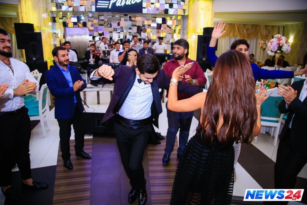 Azərbaycanlı müğənninin gəlinsiz toyundan - FOTOLAR