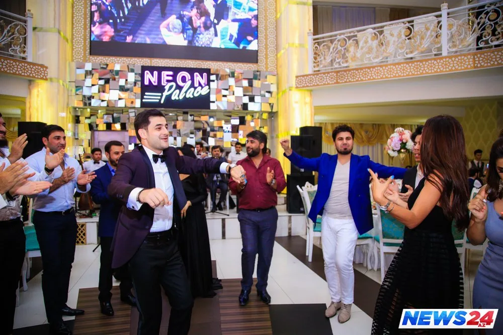 Azərbaycanlı müğənninin gəlinsiz toyundan - FOTOLAR