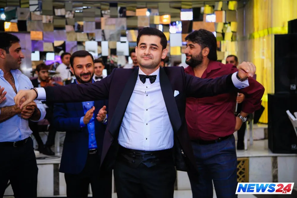 Azərbaycanlı müğənninin gəlinsiz toyundan - FOTOLAR