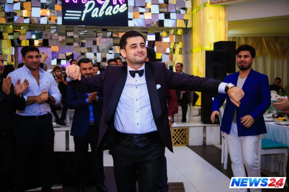 Azərbaycanlı müğənninin gəlinsiz toyundan - FOTOLAR