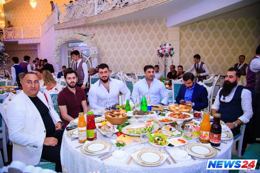 Azərbaycanlı müğənninin gəlinsiz toyundan - FOTOLAR