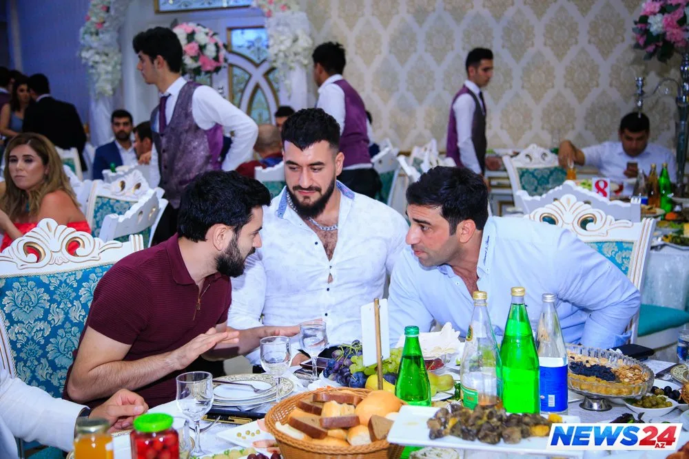 Azərbaycanlı müğənninin gəlinsiz toyundan - FOTOLAR