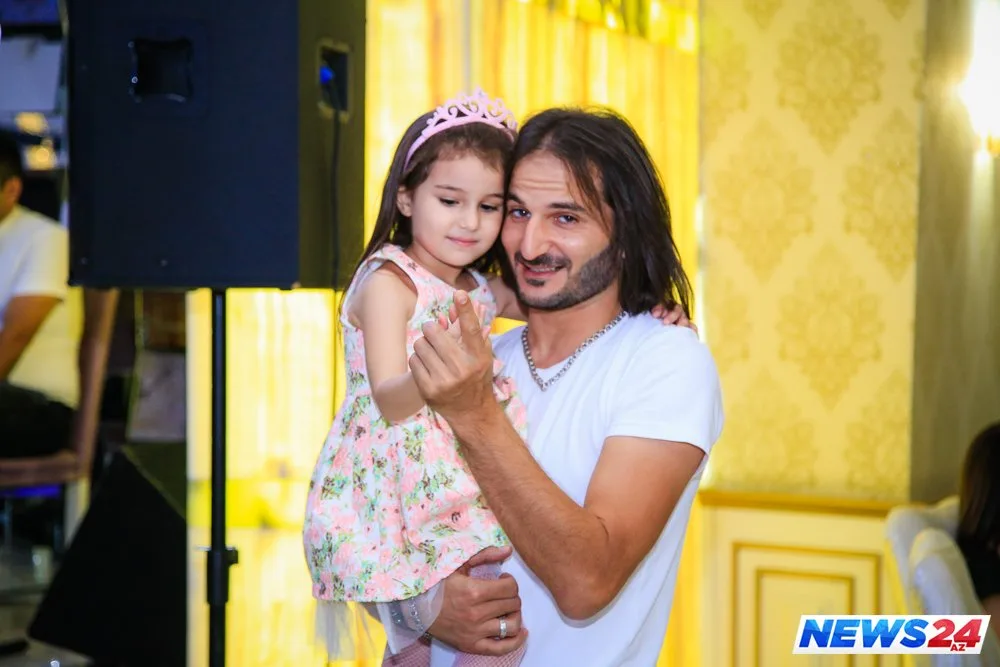 Azərbaycanlı müğənninin gəlinsiz toyundan - FOTOLAR