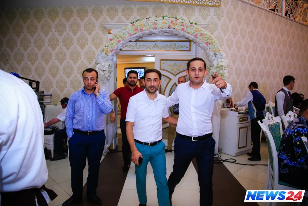 Azərbaycanlı müğənninin gəlinsiz toyundan - FOTOLAR