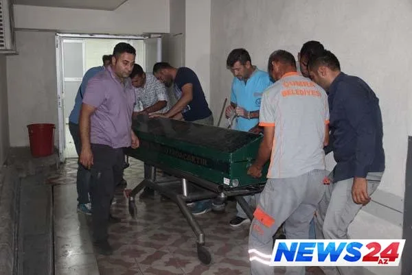 Körpəni anasının qucağında dəfn etdilər - FOTO