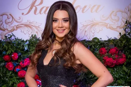 Oksana Rəsulova ana oldu