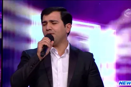 Əməkdar artist ifası ilə hamını valeh edən fəhləni himayəsinə götürdü -VİDEO
