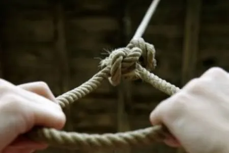 68 yaşlı qadın intihar edib