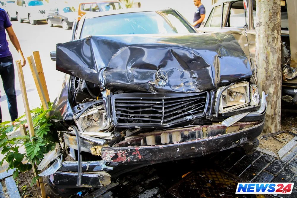 Bakının mərkəzində ağır qəza - FOTO - VİDEO