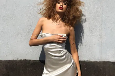 Bakirəliyini satışa çıxaran azərbaycanlı modelə hücum etdilər - Xəstəxanalıq oldu - FOTOLAR