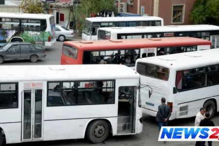 Bakıda avtobusda sürücü ilə sərnişin arasında əlbəyaxa dava – VİDEO