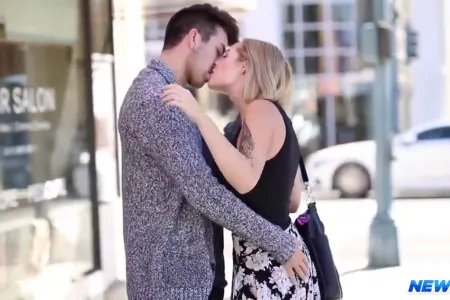 Bakıda küçədə sekslə məşğul oldular...