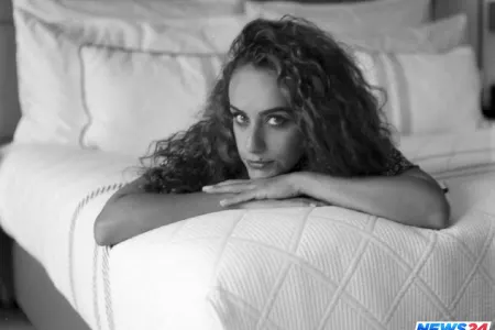 Azərbaycanlı şairədən "Sənin əllərində" - FOTOSESSİYA