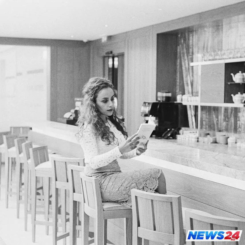 Azərbaycanlı şairədən "Sənin əllərində" - FOTOSESSİYA