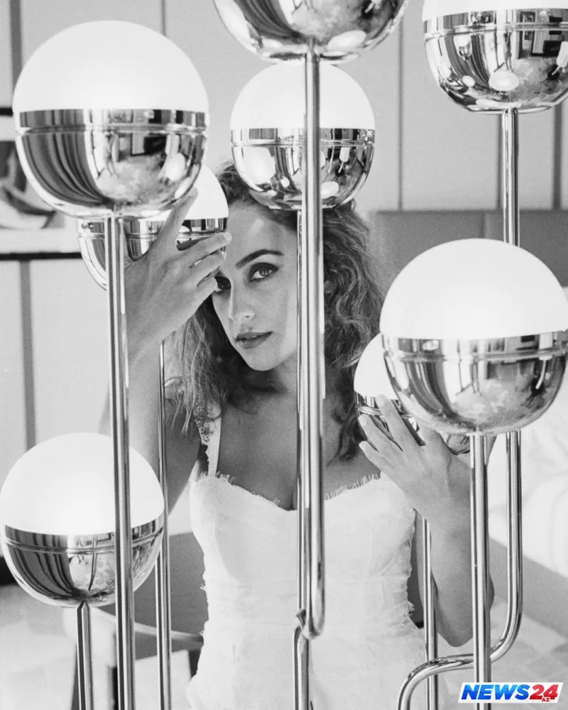 Azərbaycanlı şairədən "Sənin əllərində" - FOTOSESSİYA