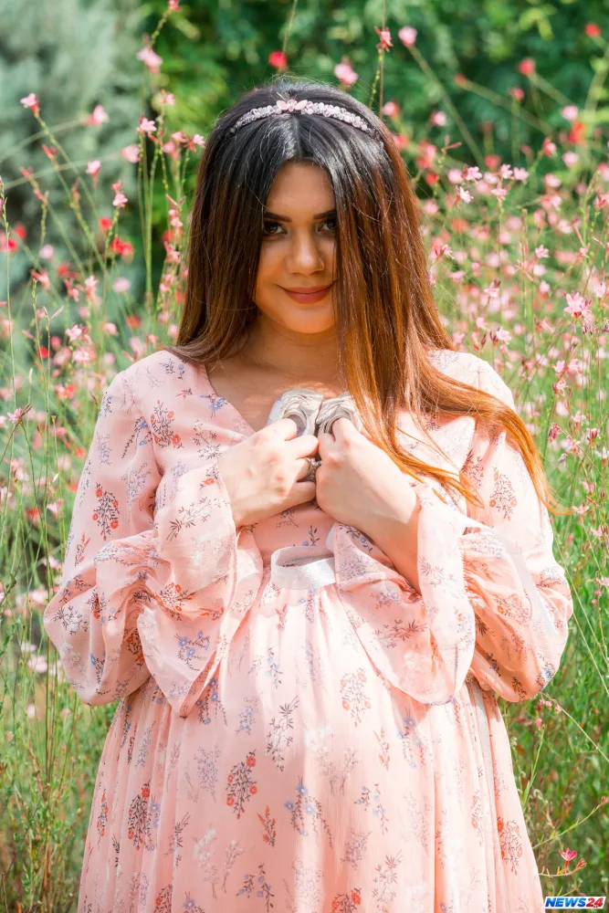 Oksana Rəsulova hamilə fotolarını paylaşdı: "Məni anlamadam qınağa çevirdilər"