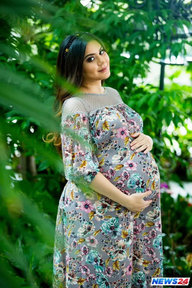 Oksana Rəsulova hamilə fotolarını paylaşdı: "Məni anlamadam qınağa çevirdilər"