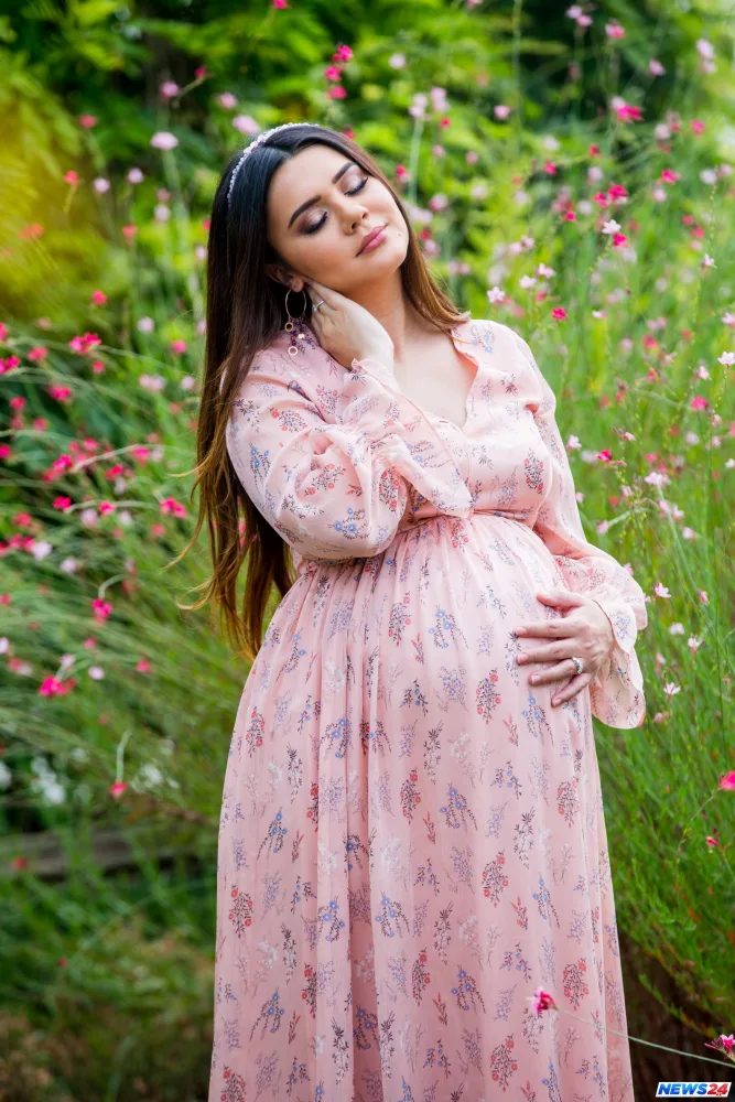 Oksana Rəsulova hamilə fotolarını paylaşdı: "Məni anlamadam qınağa çevirdilər"