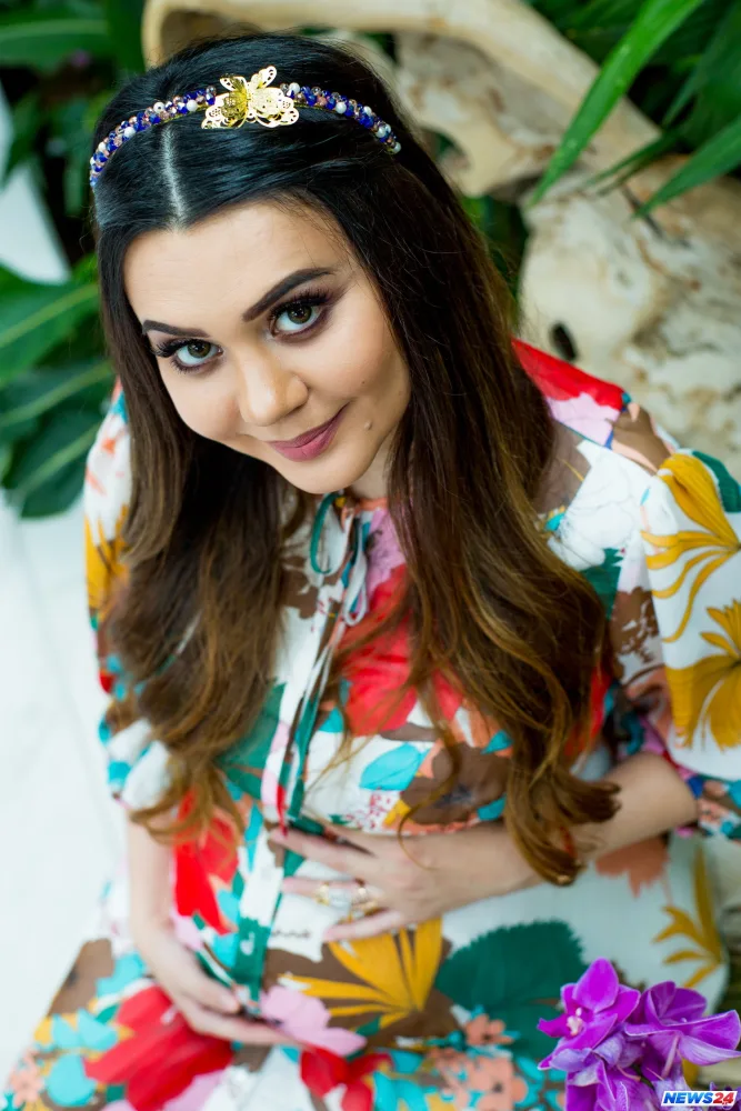 Oksana Rəsulova hamilə fotolarını paylaşdı: "Məni anlamadam qınağa çevirdilər"