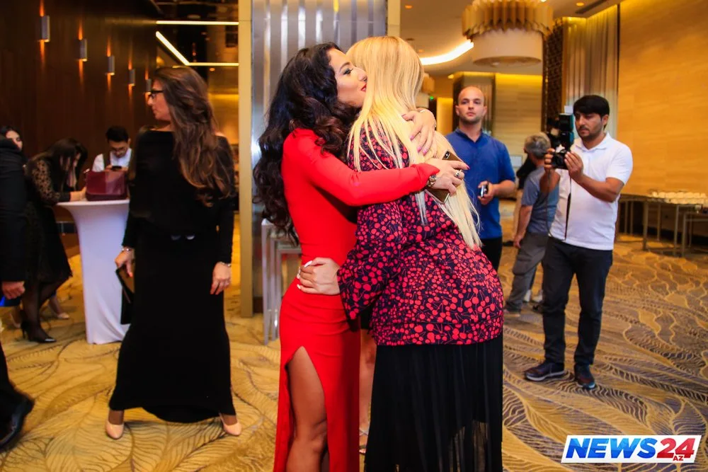 Dilarə məşhurları başına toplayıb “Azərbaycan”ı təqdim etdi – FOTOLAR - VİDEO