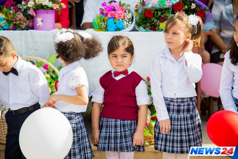 Birincilərin məktəb sevinci və həyəcanı - FOTOLAR - VİDEO