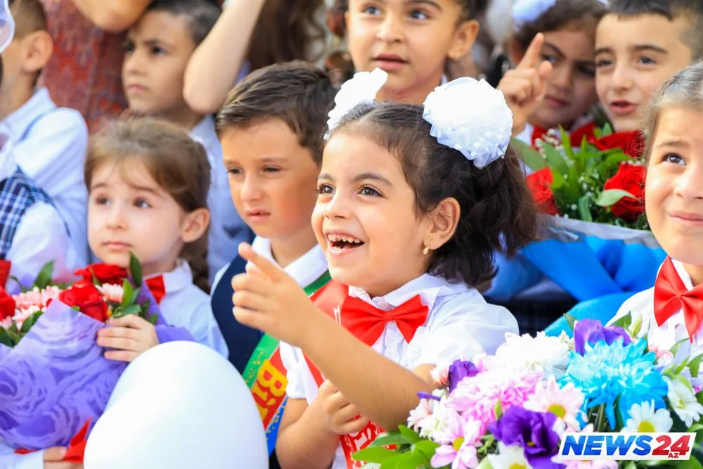Birincilərin məktəb sevinci və həyəcanı - FOTOLAR - VİDEO