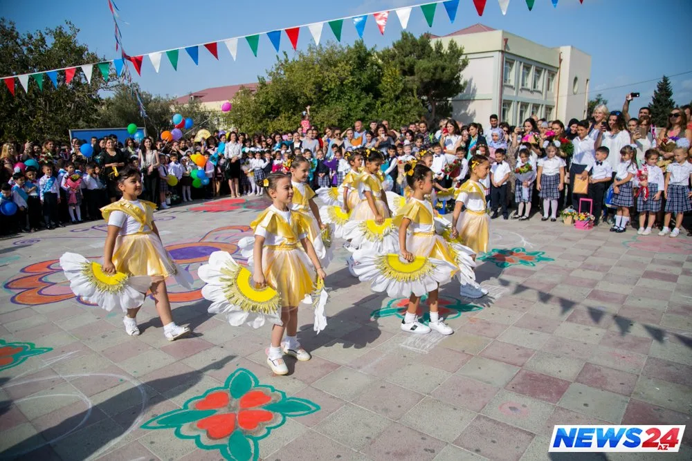 Birincilərin məktəb sevinci və həyəcanı - FOTOLAR - VİDEO