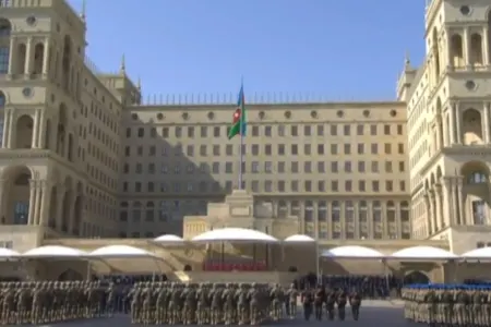 Bakının azad olunmasının 100 illiyinə həsr olunan paraddan - CANLI YAYIM