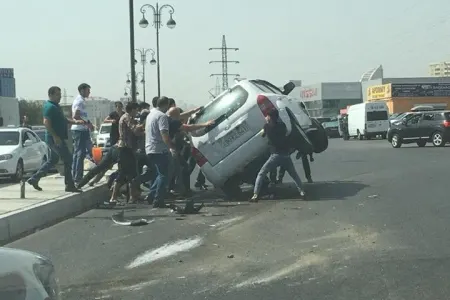 Babək prospektinə ağır yol qəzası - FOTO