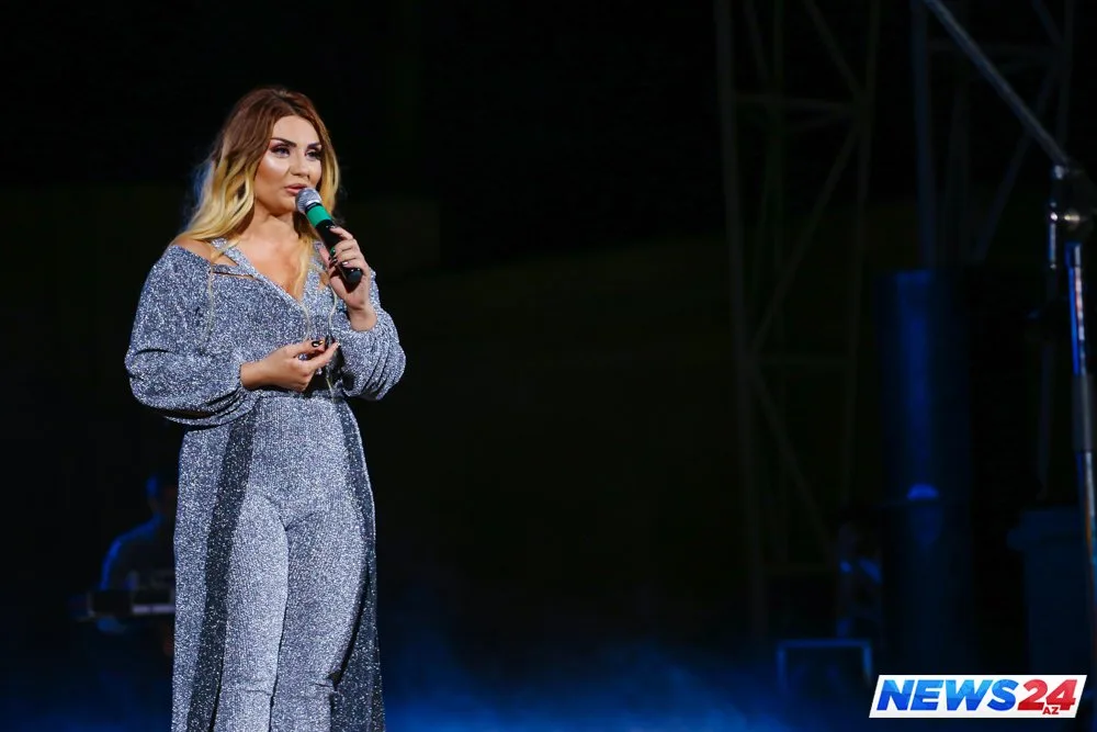 Şakiraya meydan oxuyacağını deyən Şəbnəmin fonoqramlı və anşlaqlı konserti - FOTOLAR