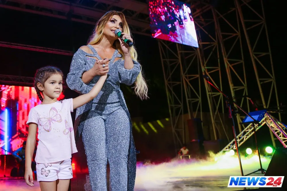Şakiraya meydan oxuyacağını deyən Şəbnəmin fonoqramlı və anşlaqlı konserti - FOTOLAR