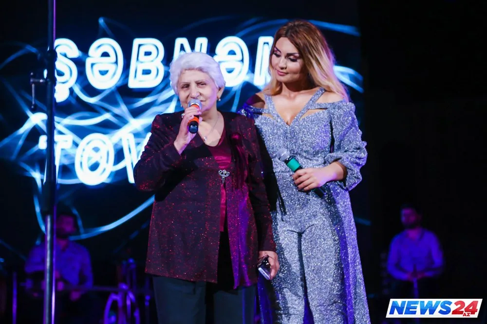 Şakiraya meydan oxuyacağını deyən Şəbnəmin fonoqramlı və anşlaqlı konserti - FOTOLAR