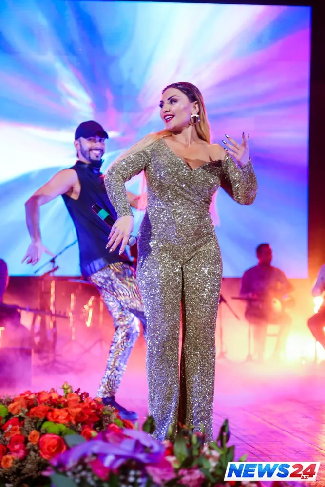 Şakiraya meydan oxuyacağını deyən Şəbnəmin fonoqramlı və anşlaqlı konserti - FOTOLAR