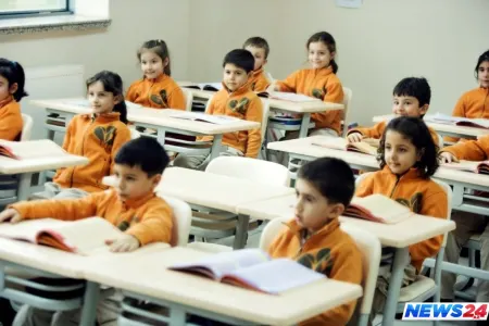 Pullu məktəb: Azərbaycanda valideynlər niyə orta təhsilə minlərlə manat xərcləyirlər?