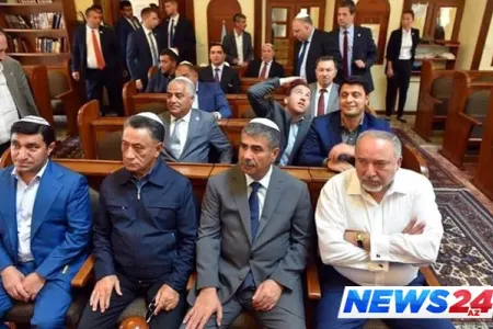 Azərbaycan nazirlərinin sinaqoqda fotosu