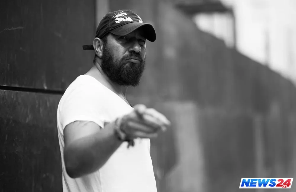 Ermənicə öyrənən aktyor: “Məmədan, ipəzor sözləri ilə Azərbaycan dilini möhkəmlətmək gülüncdür” - FOTOLAR - VİDEO