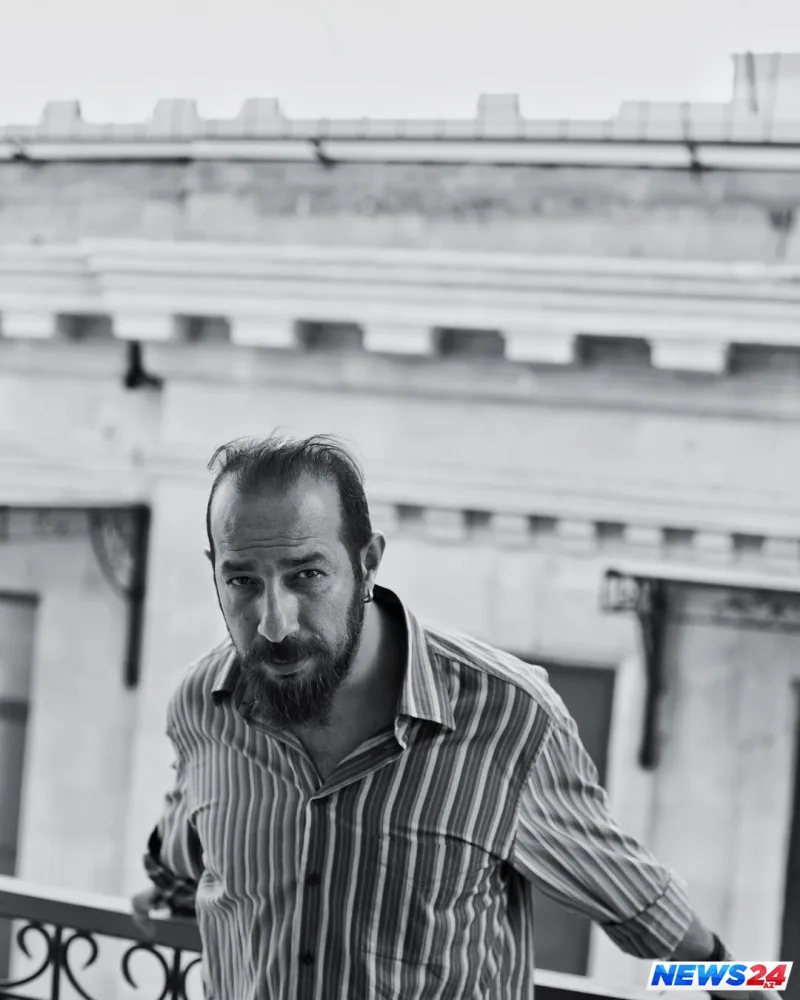 Ermənicə öyrənən aktyor: “Məmədan, ipəzor sözləri ilə Azərbaycan dilini möhkəmlətmək gülüncdür” - FOTOLAR - VİDEO