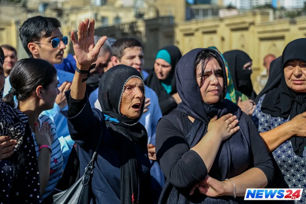 Təzə Pir məscidində Aşura mərasimi - FOTO/VİDEO