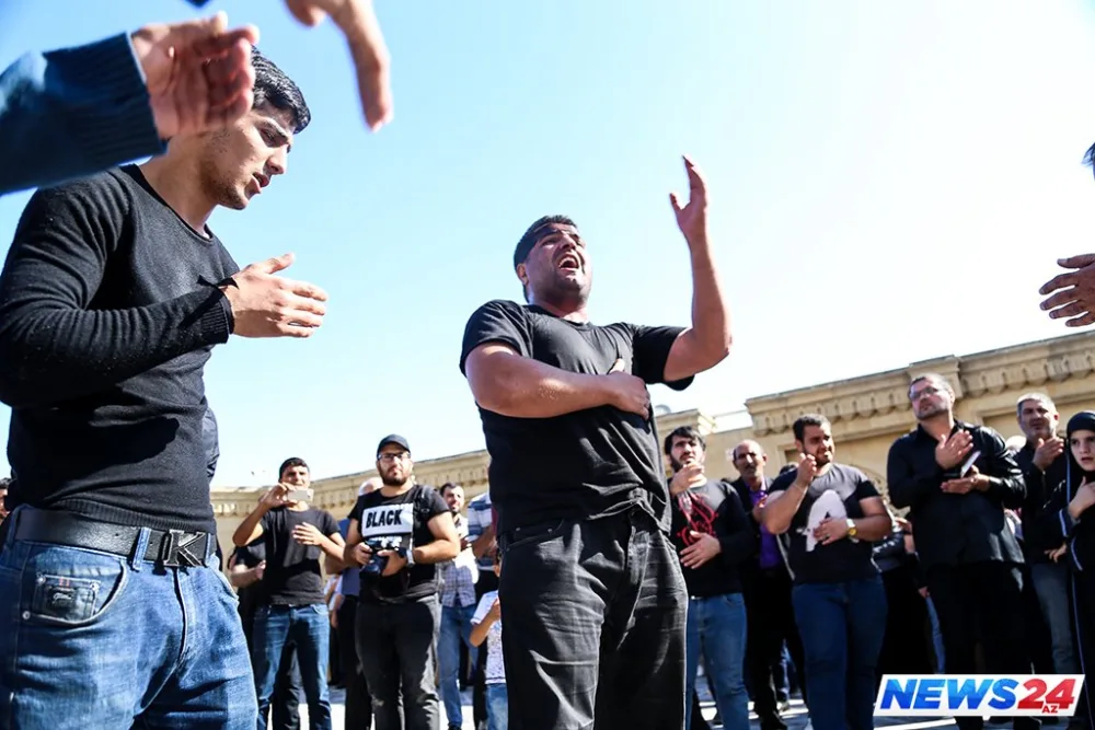 Təzə Pir məscidində Aşura mərasimi - FOTO/VİDEO