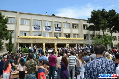 Yeni açılan məktəbdə sıxlıq yarandı: şagirdlər dərsə gedə bilmirlər