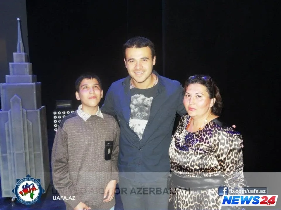 Emin Ağalarov bir zamanlar qarmon bağışladığı əlil gəncin ali təhsilinə kömək etdi