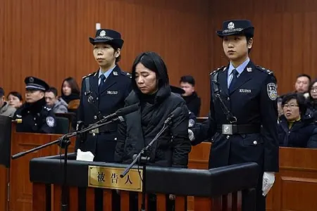 3 uşağı qəsdən yandıran dayə edam edildi – Foto