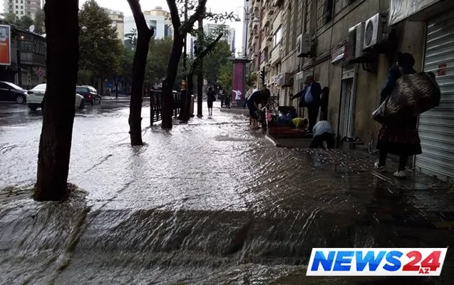 Bakıda yağan güclü yağışla bağlı rəsmi - Açıqlama