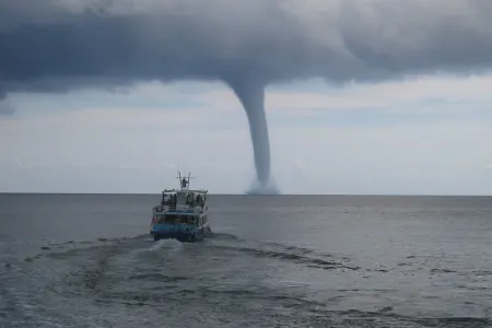 Xəzərdə tornado olub? - RƏSMİ AÇIQLAMA -VİDEO