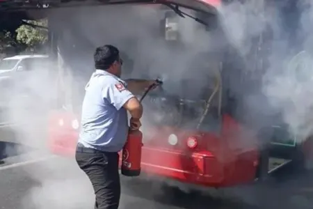 "Baku Bus"ın avtobusu alovlandı: Sürücü sərnişinlərin həyatını belə xilas etdi -VİDEO