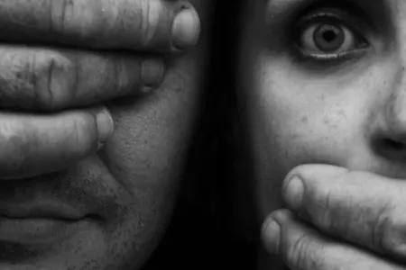 Məktəb müəlliməsini qaçıraraq zorladılar - Məhkəmə işi