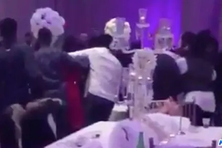 BİABIRÇILIQ: Xalq artistini toyda döydülər - VİDEO